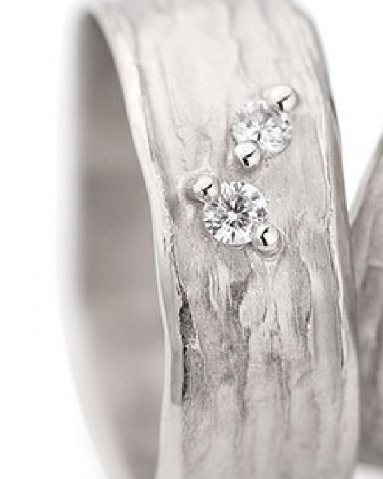 Ines Bouwen 14 karaats witgouden voorbeeld ring, model 28_2 ca 7,8 mm breed en verfraaid met 2 briljant geslepen diamanten van elk 0,045 crt - 213169