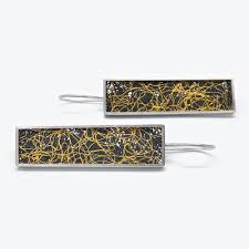 Gill Galloway oorstekers langwerpig met " double frame " geheel geoxydeerd zilver 999/000 en fijn goud 999/000 " gestrooid " lijnenspel - 210212