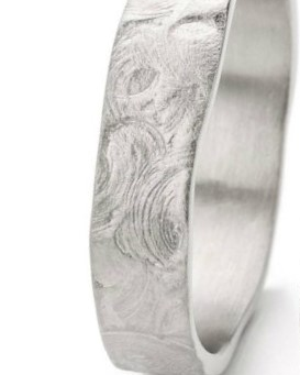 14 krt witgoudkleurige Ines Bouwen voorbeeldring ring handgesmeed, model 59_6, ca 5 mm breed - 213267