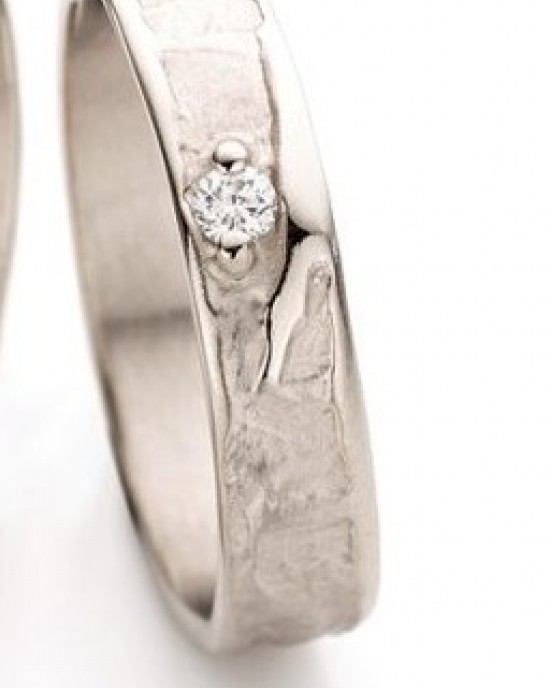 18 krt champagnekleurig gouden Ines Bouwen partnerring model 046_1, ca 4,5 mm brede handgemaakte ring verfraaid met een 0.045 ct briljant geslepen diamant - 212045