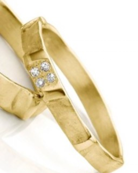 Ines Bouwen 14 karaats handgemaakte geelgoudkleurige voorbeeldring Model 56-4, ca 3 mm breed en verfraaid met 4 briljant geslepen diamanten totaal 0.03 ct - 213176