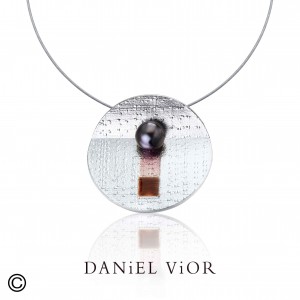 Daniel Vior hanger, gerhodineerd zilver, Pireno met zwarte parel en bruin emaille - 214584