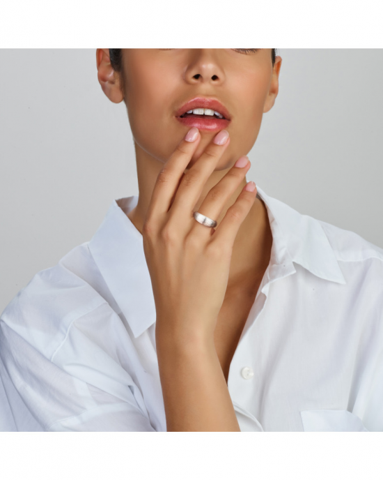 zilveren fantasie ring gerhodineerd met ribbelmotief 8 mm breed bij de kop - 215174