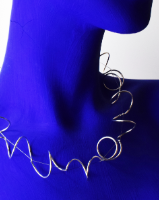 Yoko handgemaakt collier, Esse zilveren ronde spiraalvormen met edelstalen verbindingen - 215570