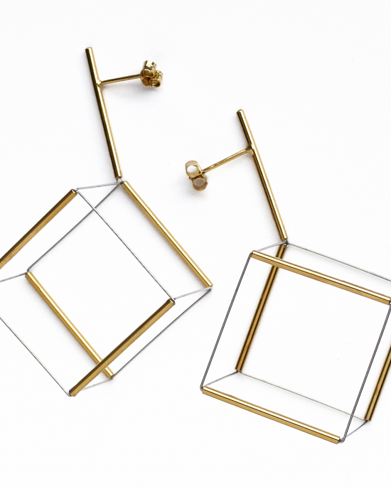 Yoko handgemaakt oorsieraden, CUBE OR01G zilver geelvergulde kubusvormen met edelstalen verbindingen - 215576