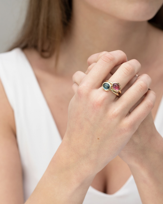 18 krt roségouden Romance ring model York en verfraaid met een cabochon geslepen roze quarts 9 x 7 mm - 215601