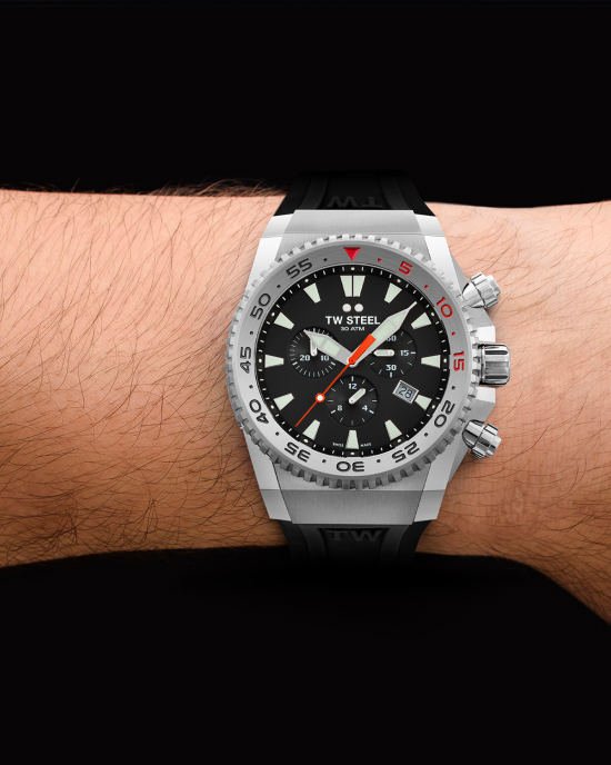 TW Steel Ace Diver chrono limited nr 136 van 1000 stuks,  ACE400, stalen kast, zwarte wijzerplaat, Swiss Made, saffierglas, 30 atm waterdicht, rubber met buitenzijde van bruin leer imi kroko print inclusief vouwsluiting - 216026