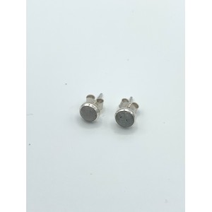 Zilveren oorstekers met ronde 8 mm cabouchon geslepen labradoriet in gladde zetting - 11111313