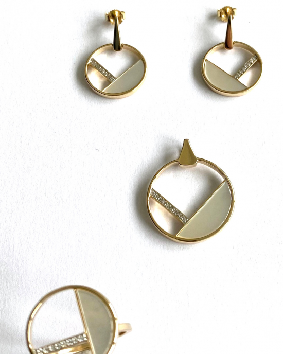 eNGi collections  ring in 14 krt. geelgoud met parelmoer en 0.03 crt. briljant in art-deco stijl - 11111371