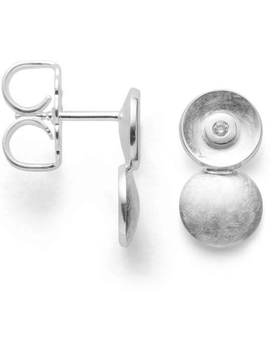 Bastian zilver gerhodineerde oorstekers, 2 cirkels onder elkaar waarin de bovenste voorzien is van een briljant geslepen diamant, refnr. 41651 - 11112110