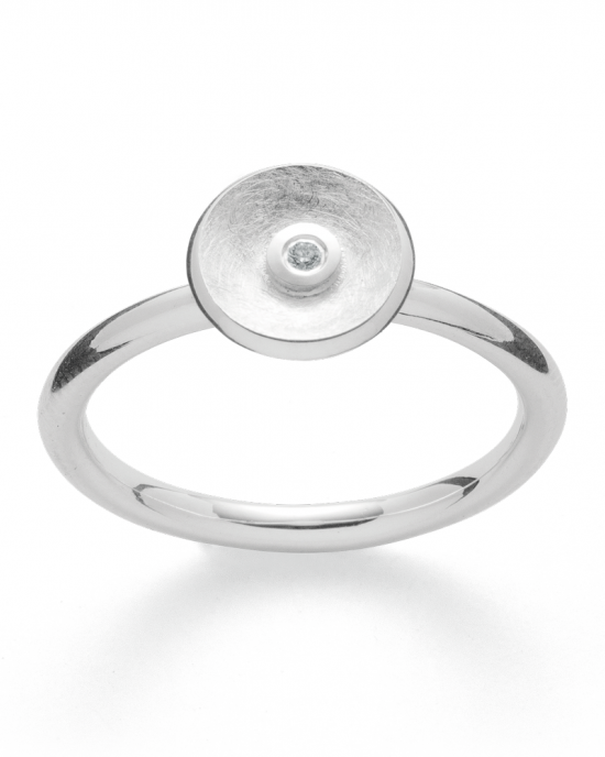 Bastian Zilver gerhodineerde ring ,et een gesatineerde cirkel waar een briljant in gezet is (0,02 crt.) Refnr. 41661 - 11112124