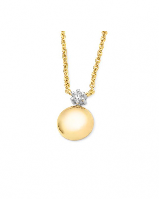 14 krt geelgouden fantasie hanger met een 8 mm ronde, afgeplatte nugget en daarboven een witgouden 6- poots chaton waar een 0.05 crt. briljant geslepen diamant van 0,058 ct H/Si gezet is. deze zit aan een fijn ankerschakel collier wat op diverse lengtes t