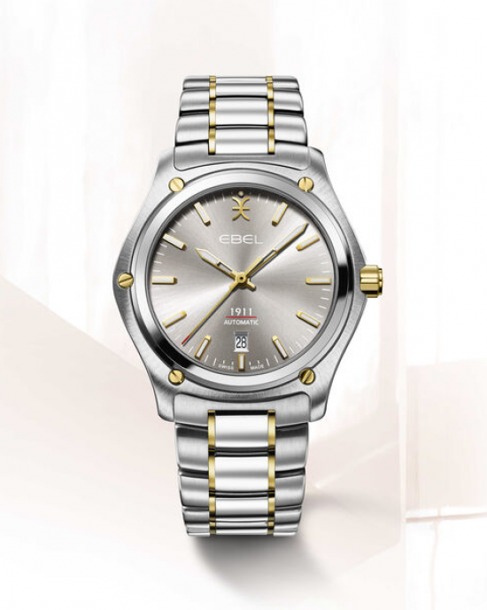 Ebel horloge, 1911 automaat Gent 42mm, kast is een combinatie van staal met 18 krt geelgoud, band is een combinatie van staal met Yellow PVD, zilvergrijze wijzerplaat zijn verfraaid met goudkleurige wijzers en indexen, saffieglas en 100l m WD, glazen deks
