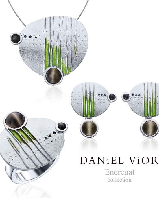 Daniel Vior hanger aan staaldraad collier, , Model Encreuat met groene emaille, grijze maansteen en onyx - 11113084