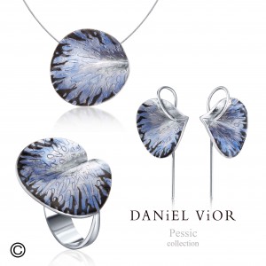 Daniel Vior zilveren hanger aan staal collier; Model Pessic met zwart- blauw emaille - 11113089