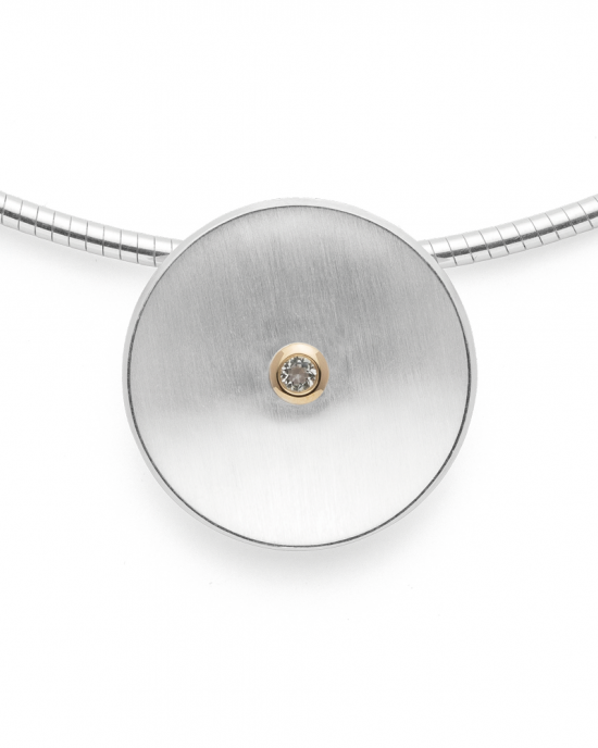 Bastian Zilveren gerhodineerde hanger, gesatineerd cirkel met in het midden een witte topaas een 0.08 crt briljant geslepen in een gladde geelgouden zetting. - 11113117