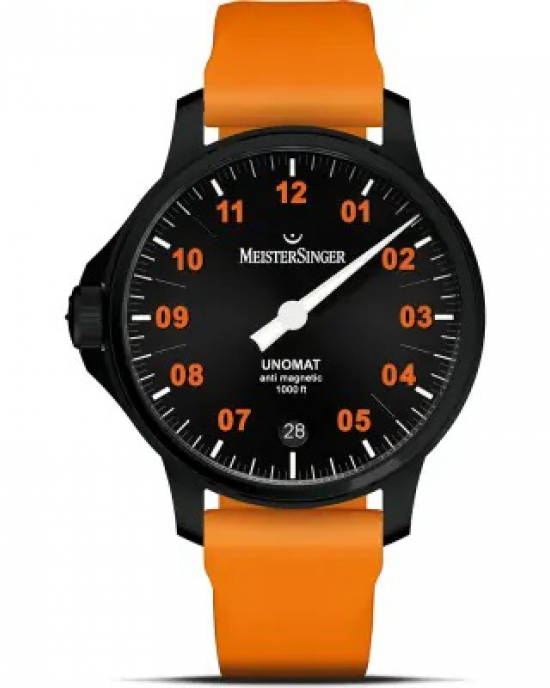 MeisterSinger Unomat Lumicast Black Nl 2024 limited edition ( gelimiteerd op 50 stuks ) 300 meter waterdicht voorzien van een oranje caoutchouc rubberen band , voorzijde saffierglas en glazen deksel, voorzien van een Sellita SW400 anti-magnetisch automati