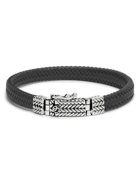 silk armband, combinatie van zwart gevlochten leer met een zilveren sluiting en in de sluiting zelfde motief als de lederen armband ( sluiting is een  insteekveer + bak en een veiligheidsachtje ), draaglengte 21 cm, 781BLK - 11114842