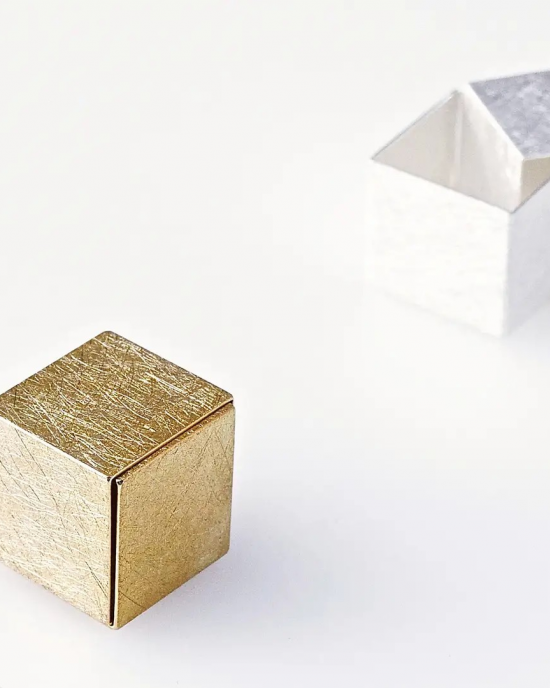 Yoko Takai design; Cube, handgemaakte zilveren ring /object. - 11115559