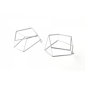 Yoko Takirai handgemaakt oorsieraden, model Ice, zilveren buizen verbonden met staaldraad, de oorsieraden hebben dubbele 5-zijdige vormen - 11115576