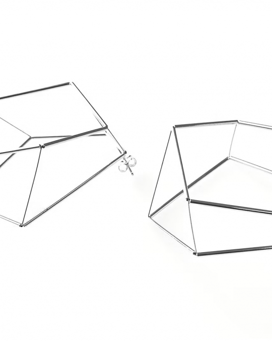 Yoko Takirai handgemaakt oorsieraden, model Ice, zilveren buizen verbonden met staaldraad, de oorsieraden hebben dubbele 5-zijdige vormen - 11115576