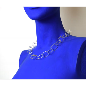 Yoko Takirai, handgemaakte halssieraad, model Square, zilveren schakelcollier bestaande uit 4-kante vormen, de vormen bestaan uit 4-kante buizen welke dmv staaldraad aan elkaar verbonden zijn - 11115580
