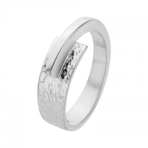 Zilveren NOL ring handgesmeed, gladde brede baan onder folie gezet, welke eindigt in een smallere gepolijste gedeelte bovenop de ring, model AG10127-7-OF - 11115730