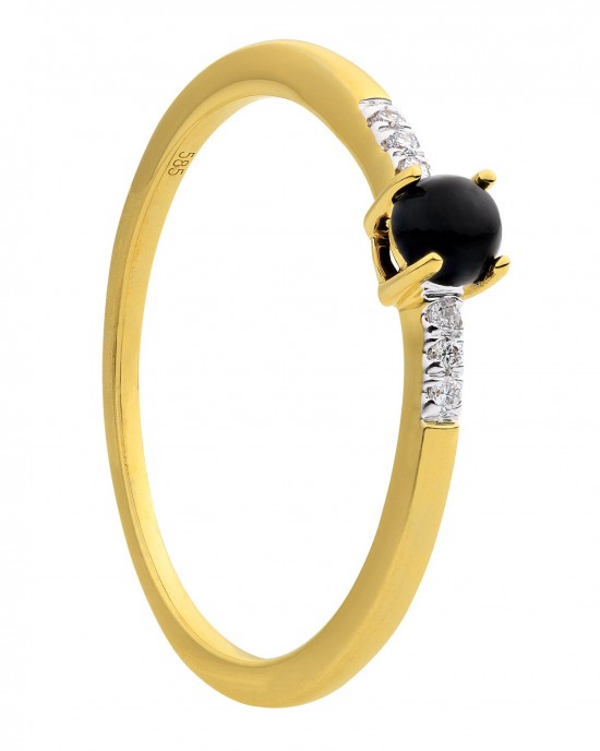 14 krt geelgouden fantasie ring met een cabochon geslepen onyx in het midden en aan weerszijden 3 x 0.005 ct ( totaal 0.03 ct G/Si ) - 212829